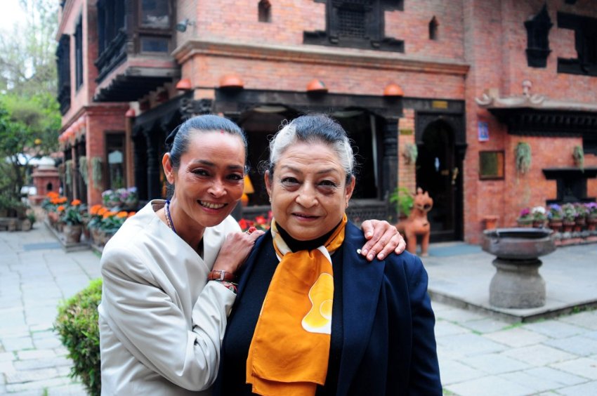 Sangita and her mother who run the hotel. (Photo source: Manager Magazin)